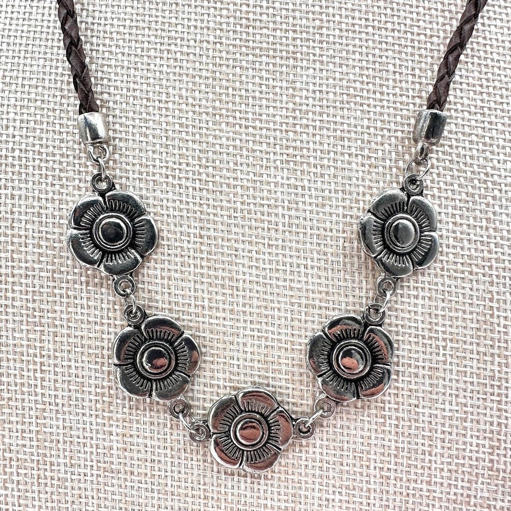 Vintage Y2K Floral Silver Tone Brown Braided Leather Cord‎ Bib Necklace Jewelry